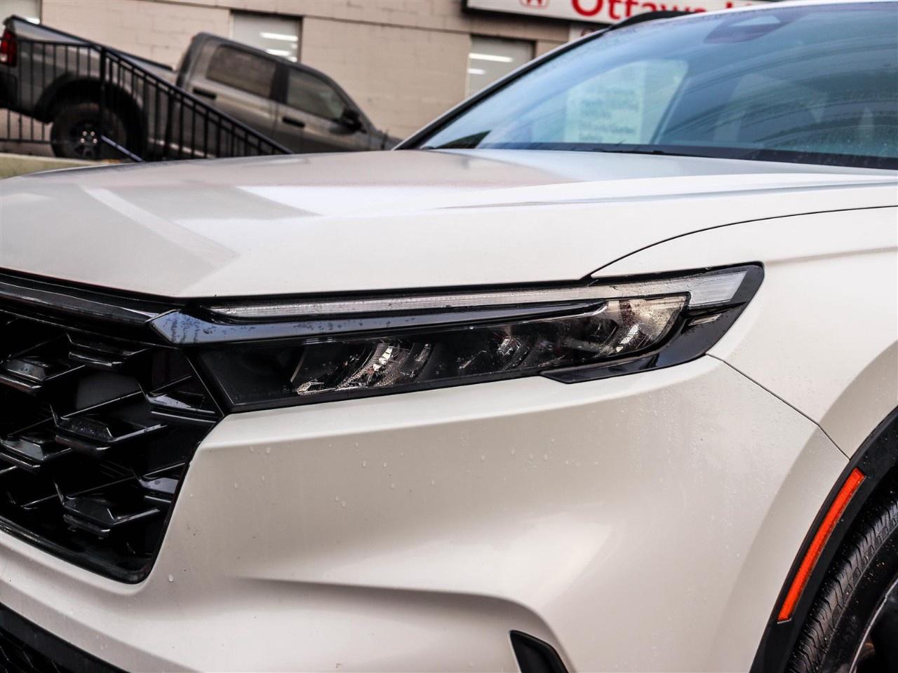 2023 Honda CR-V Hybrid Touring AWD Photo