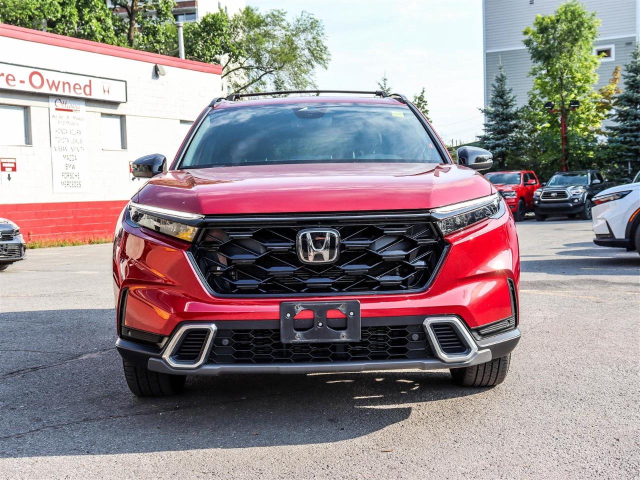 2023 Honda CR-V Hybrid Touring AWD Photo5
