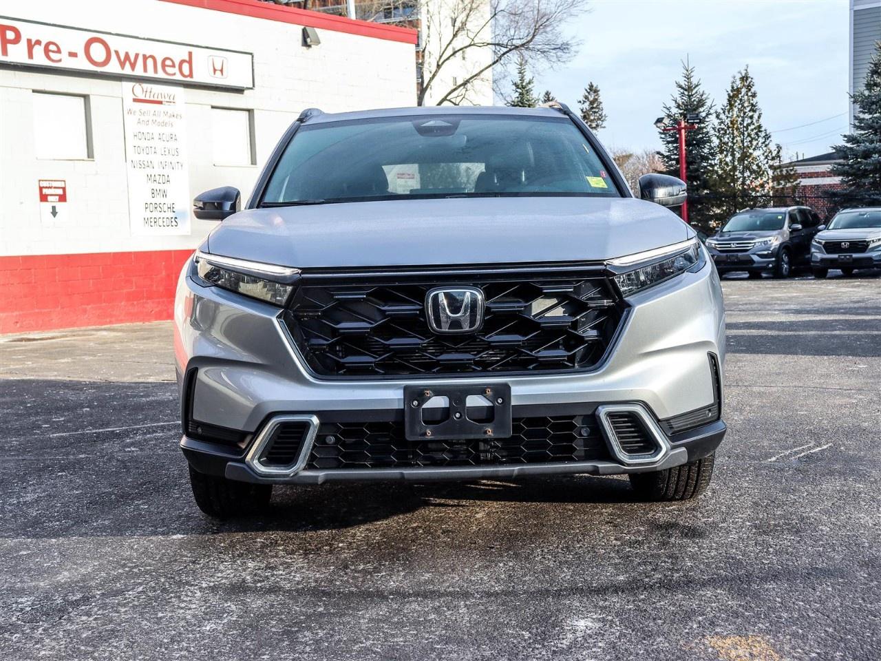 2023 Honda CR-V Hybrid Touring AWD Photo1