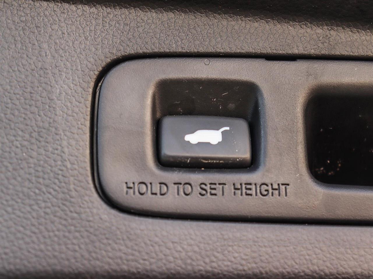 2023 Honda CR-V Hybrid Touring AWD Photo