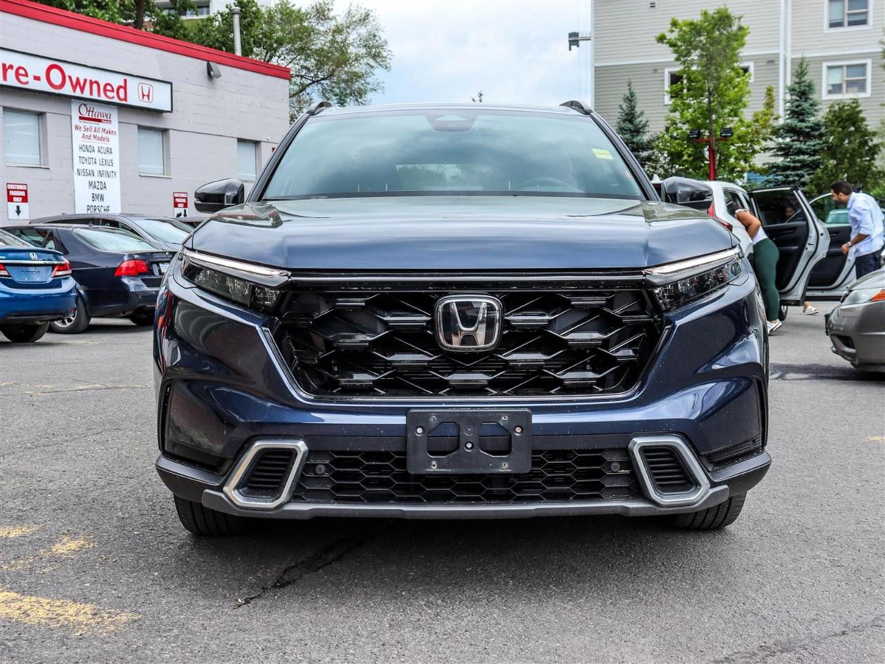 2023 Honda CR-V Hybrid Touring AWD Photo1