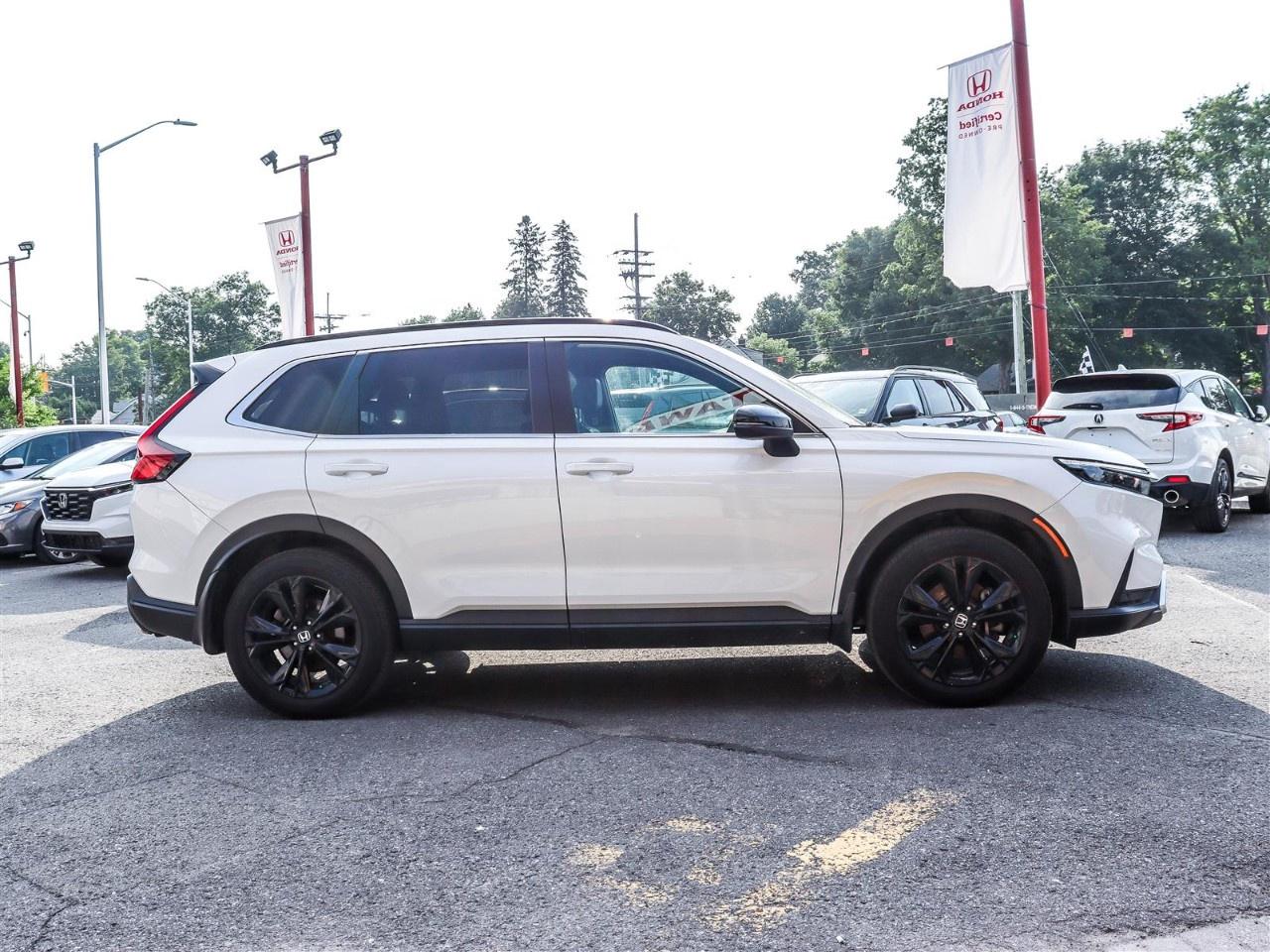 2023 Honda CR-V Hybrid Touring AWD Photo2