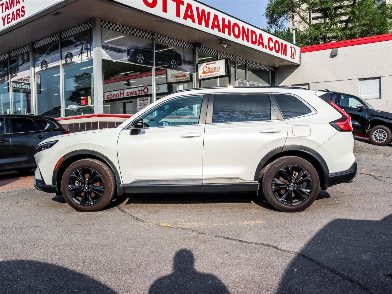 2023 Honda CR-V Hybrid Touring AWD Photo