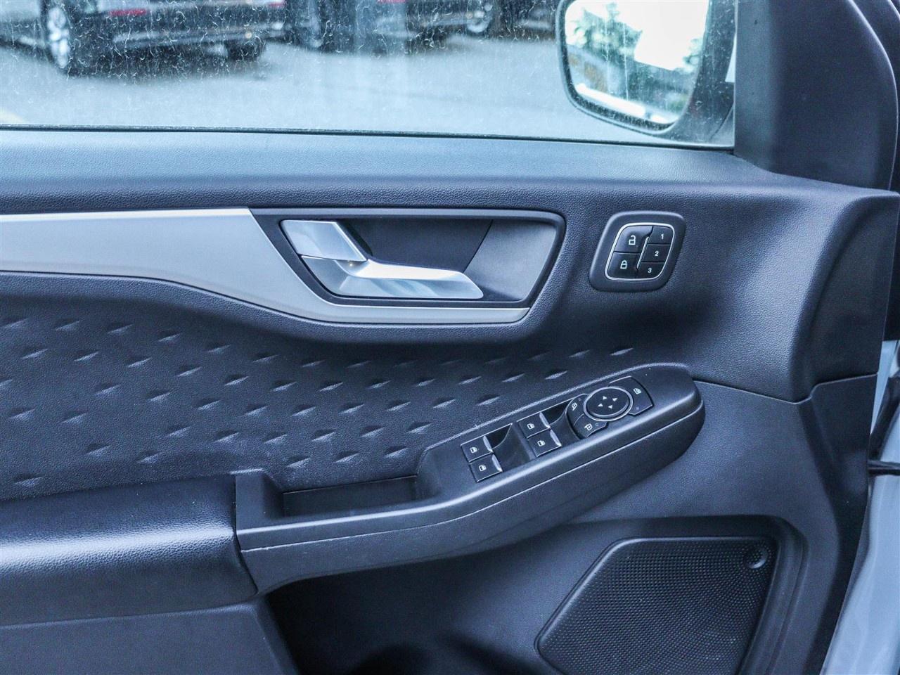 2020 Ford Escape SEL FWD Photo