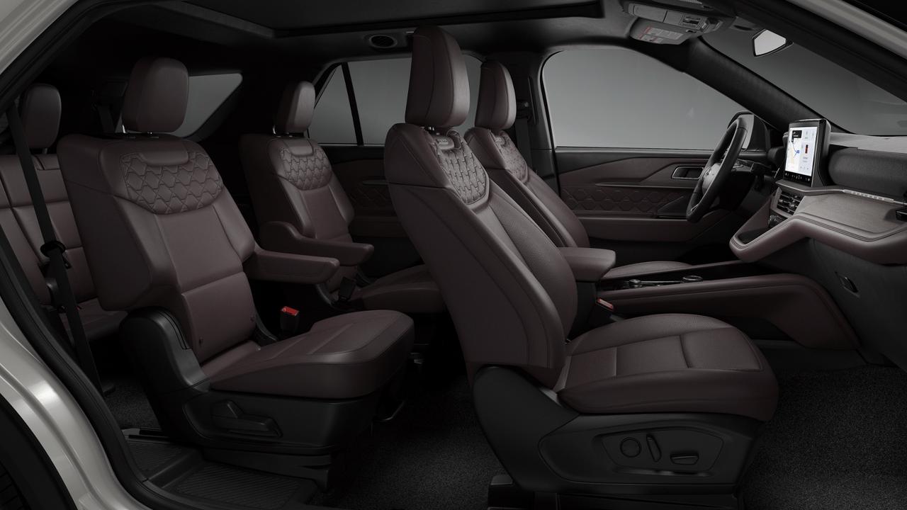 2027 Ford Explorer Platinum 4WD Photo