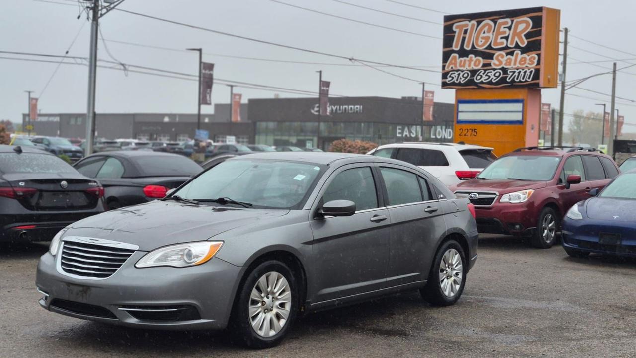 2013 Chrysler 200 LX, SEDAN, ONLY 126KMS, 4 CYLINDER, CERTIFIED - Photo #1