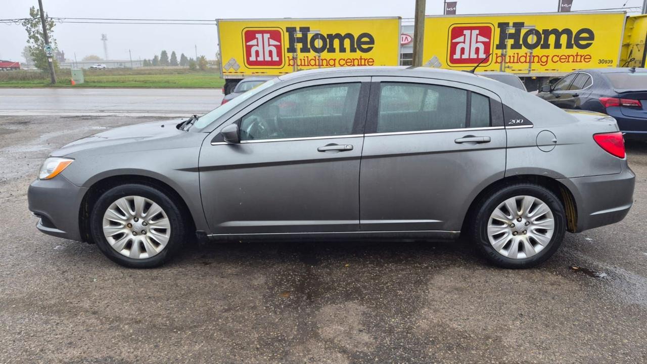 2013 Chrysler 200 LX, SEDAN, ONLY 126KMS, 4 CYLINDER, CERTIFIED Photo1