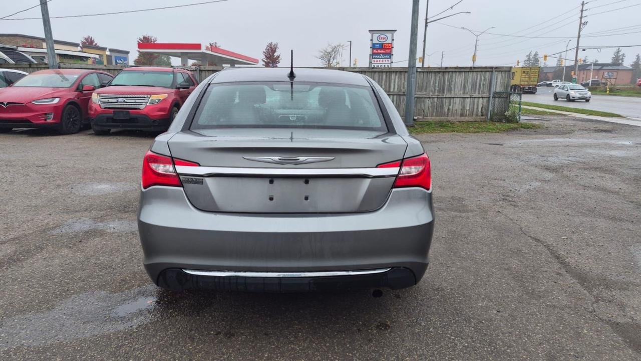 2013 Chrysler 200 LX, SEDAN, ONLY 126KMS, 4 CYLINDER, CERTIFIED Photo3
