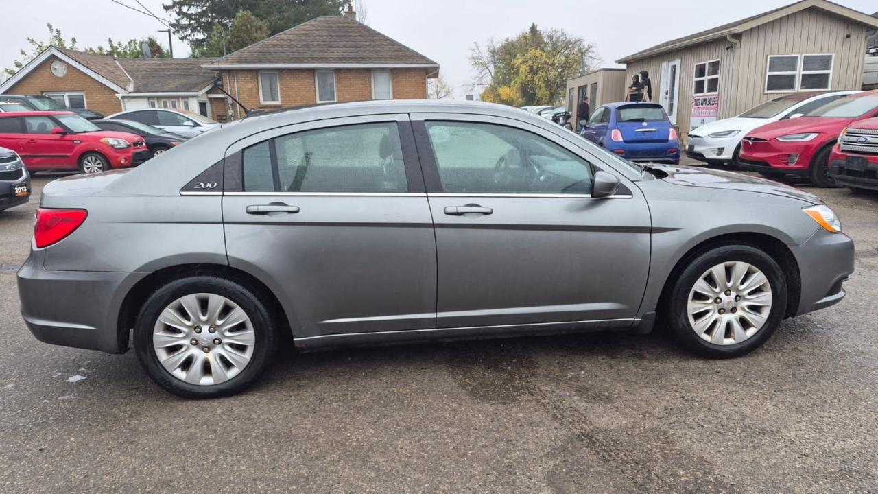 2013 Chrysler 200 LX, SEDAN, ONLY 126KMS, 4 CYLINDER, CERTIFIED Photo