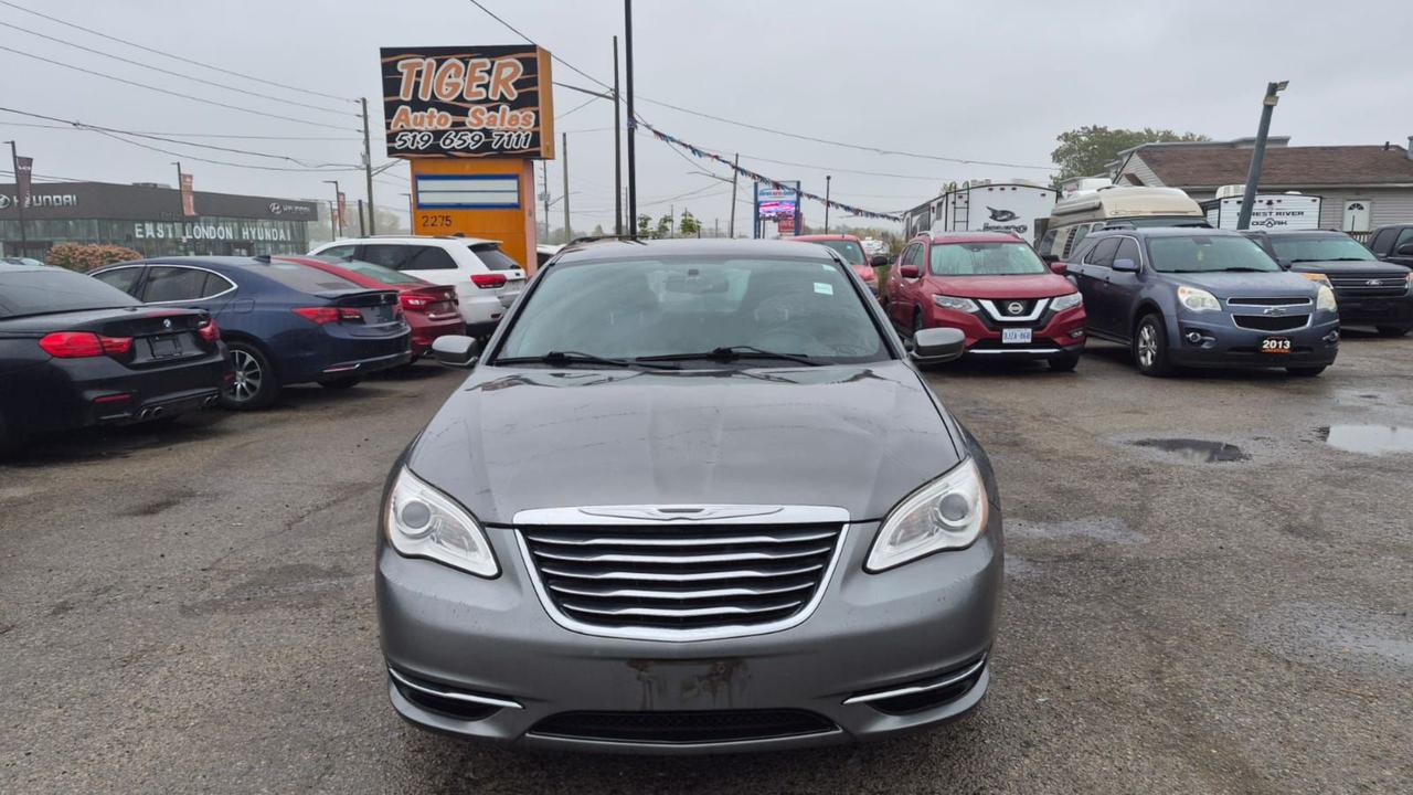 2013 Chrysler 200 LX, SEDAN, ONLY 126KMS, 4 CYLINDER, CERTIFIED Photo