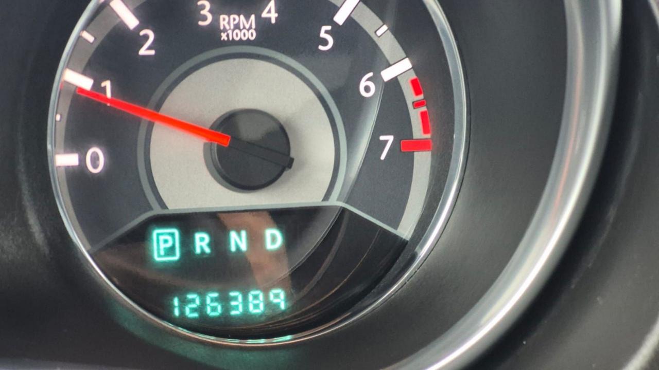 2013 Chrysler 200 LX, SEDAN, ONLY 126KMS, 4 CYLINDER, CERTIFIED Photo
