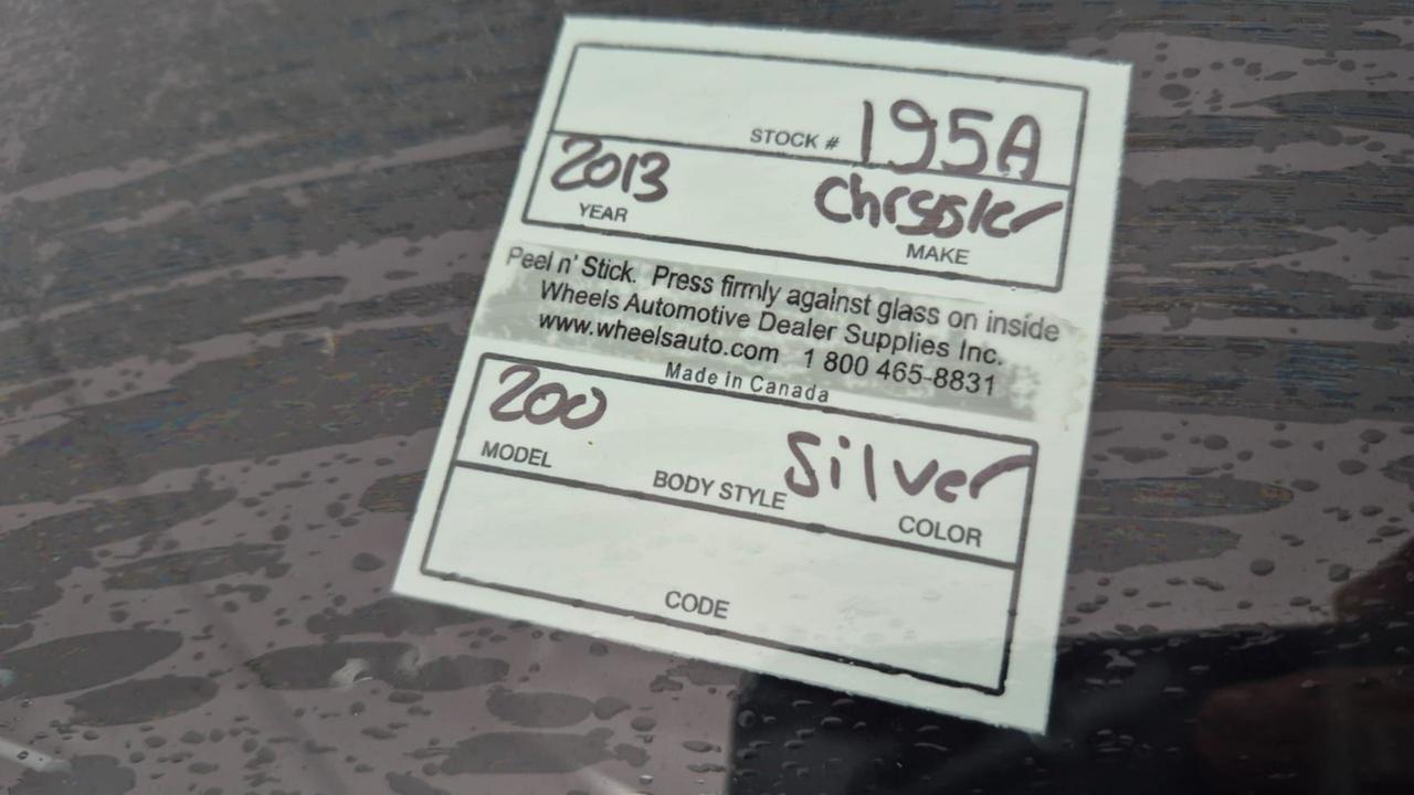 2013 Chrysler 200 LX, SEDAN, ONLY 126KMS, 4 CYLINDER, CERTIFIED Photo