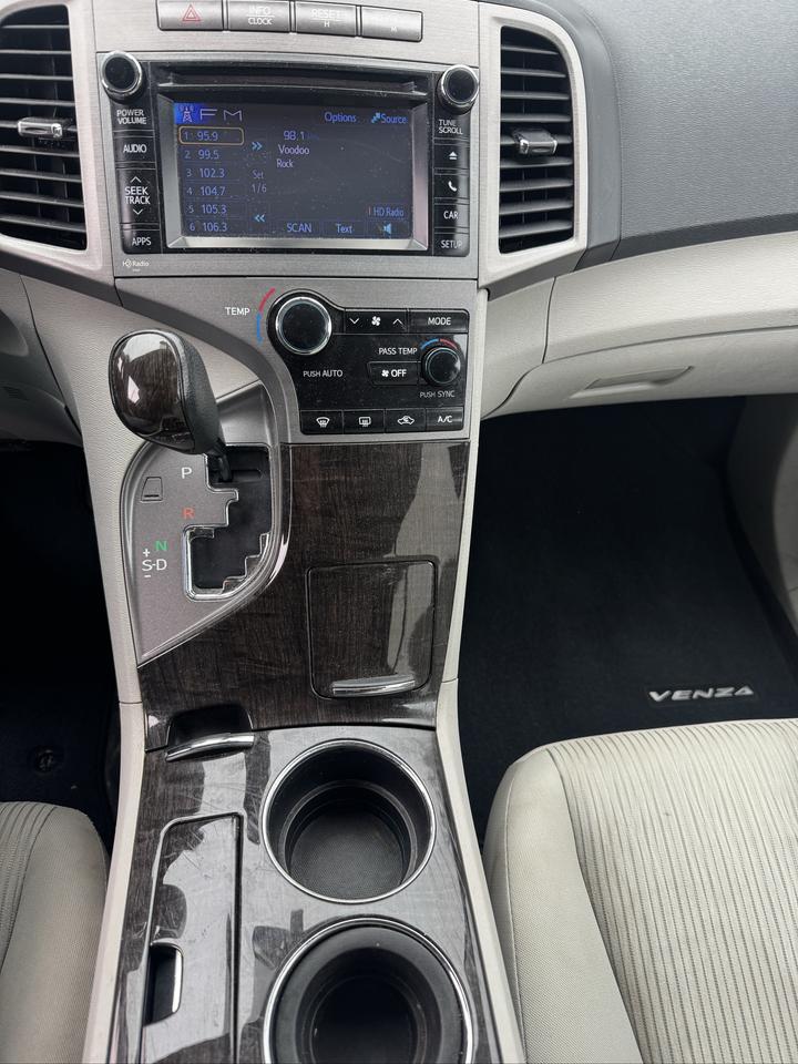 2014 Toyota Venza LE Photo