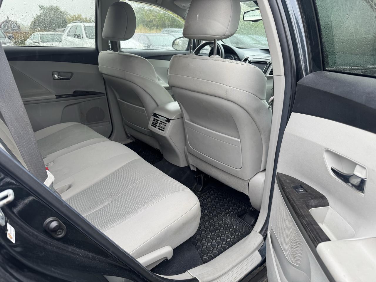 2014 Toyota Venza LE Photo