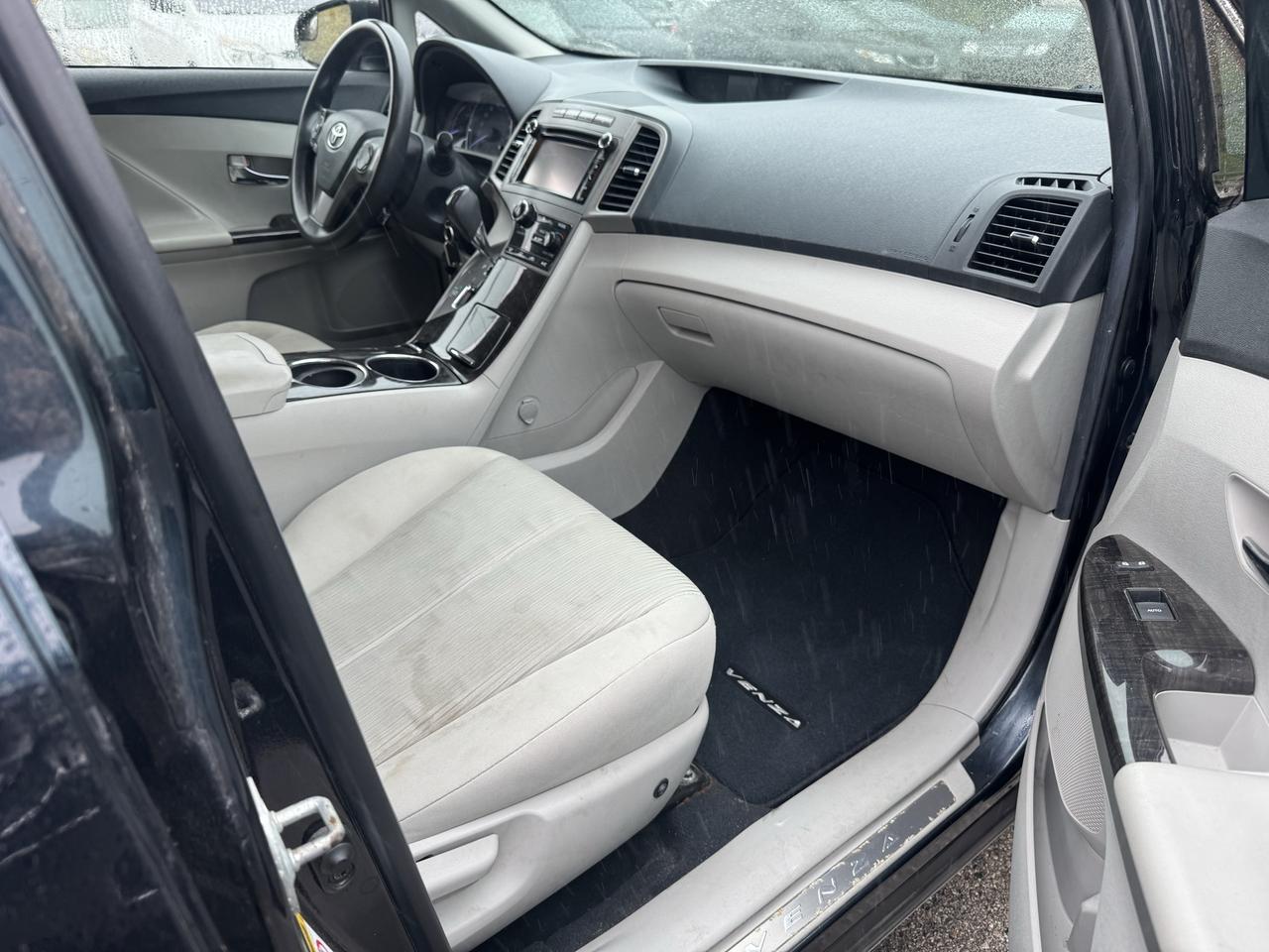 2014 Toyota Venza LE Photo