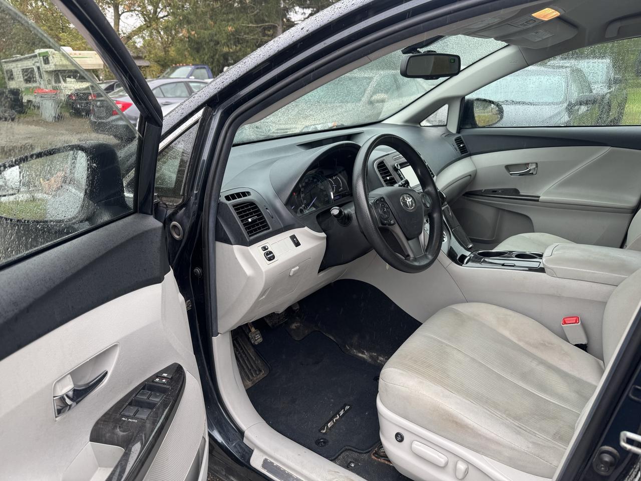 2014 Toyota Venza LE Photo