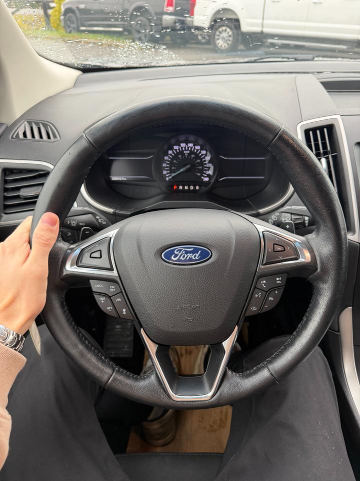 2020 Ford Edge SEL Photo