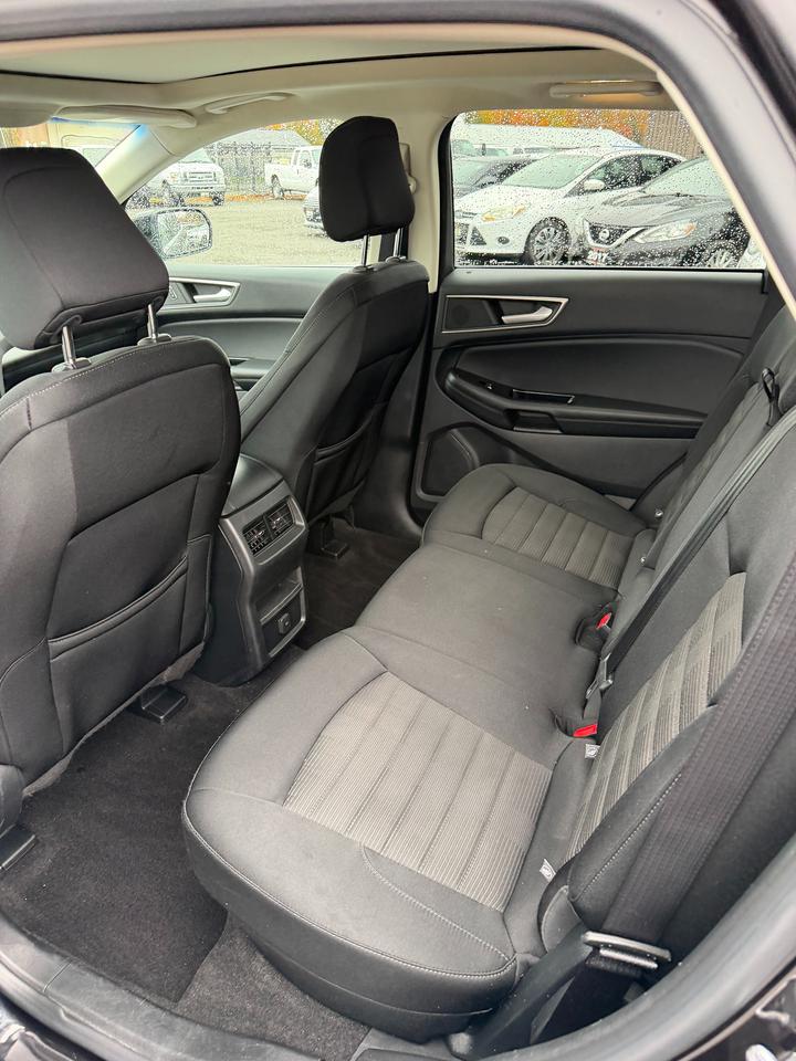 2020 Ford Edge SEL Photo