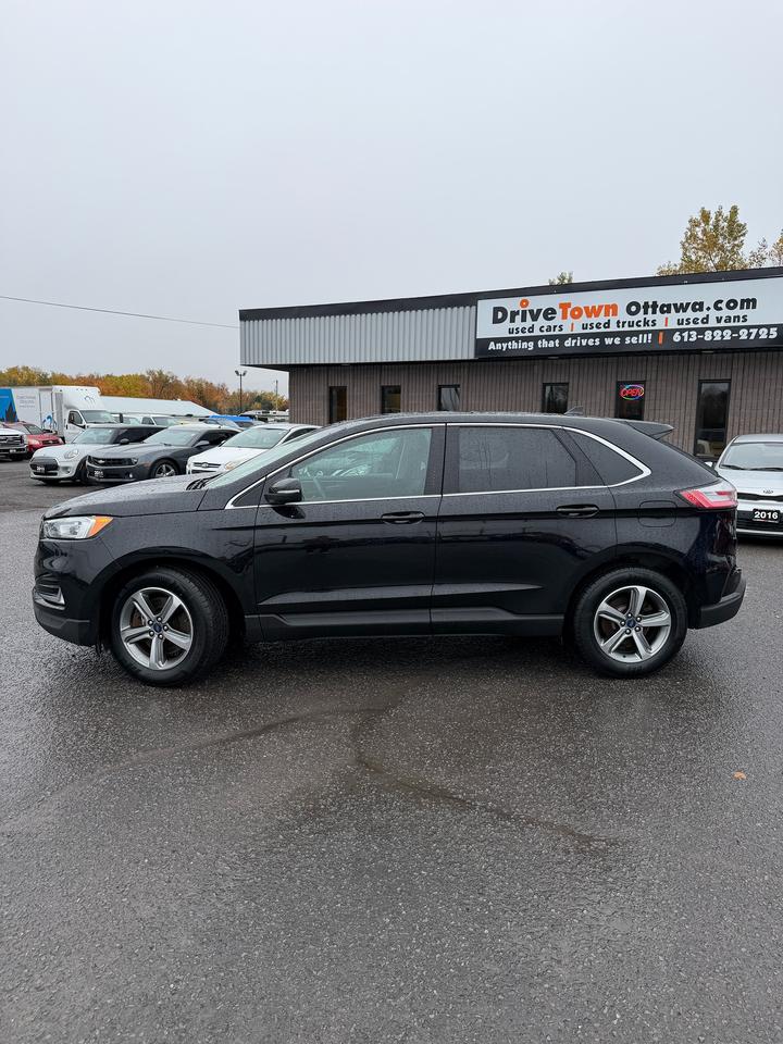 2020 Ford Edge SEL Photo1