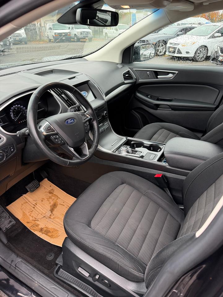 2020 Ford Edge SEL Photo