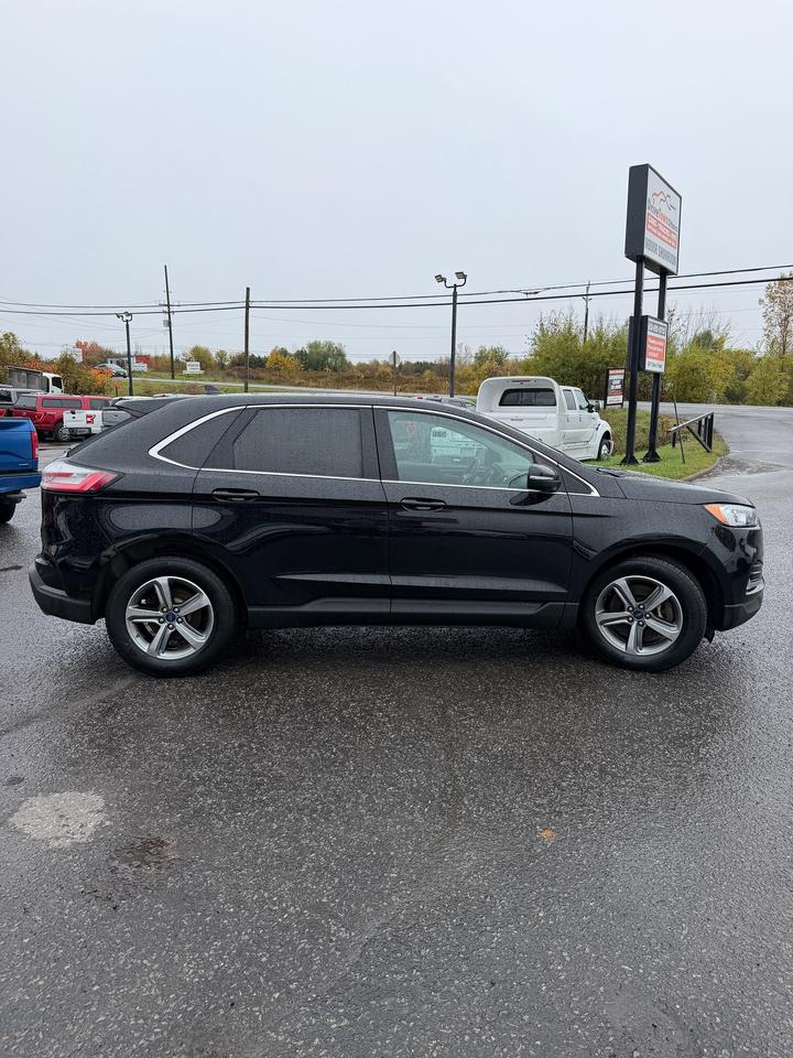 2020 Ford Edge SEL Photo