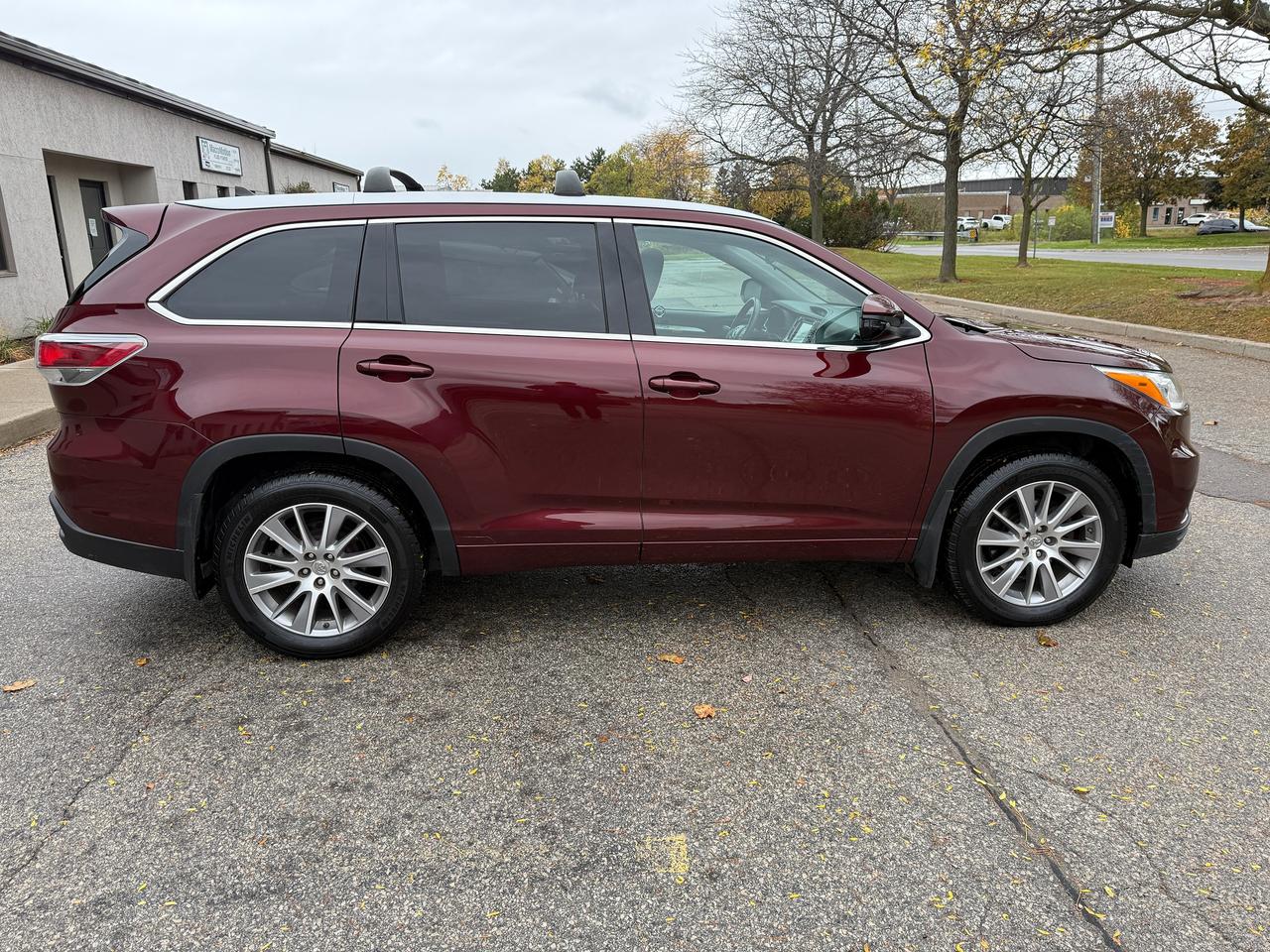 2014 Toyota Highlander AWD 4D XLE,NO ACCIDENTS,SERVICE RECORDS,CERTIFIED! Photo3