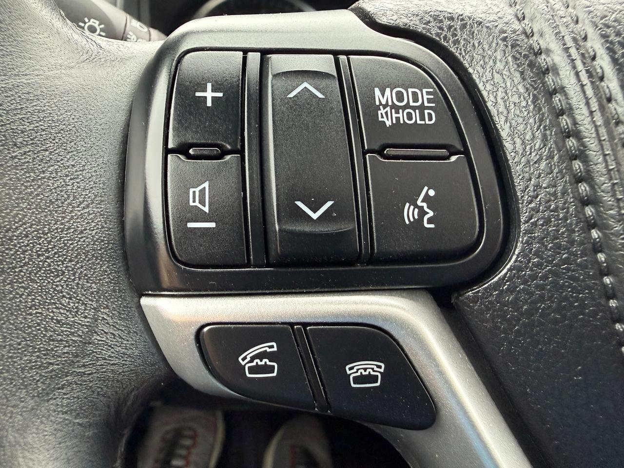 2014 Toyota Highlander AWD 4D XLE,NO ACCIDENTS,SERVICE RECORDS,CERTIFIED! Photo