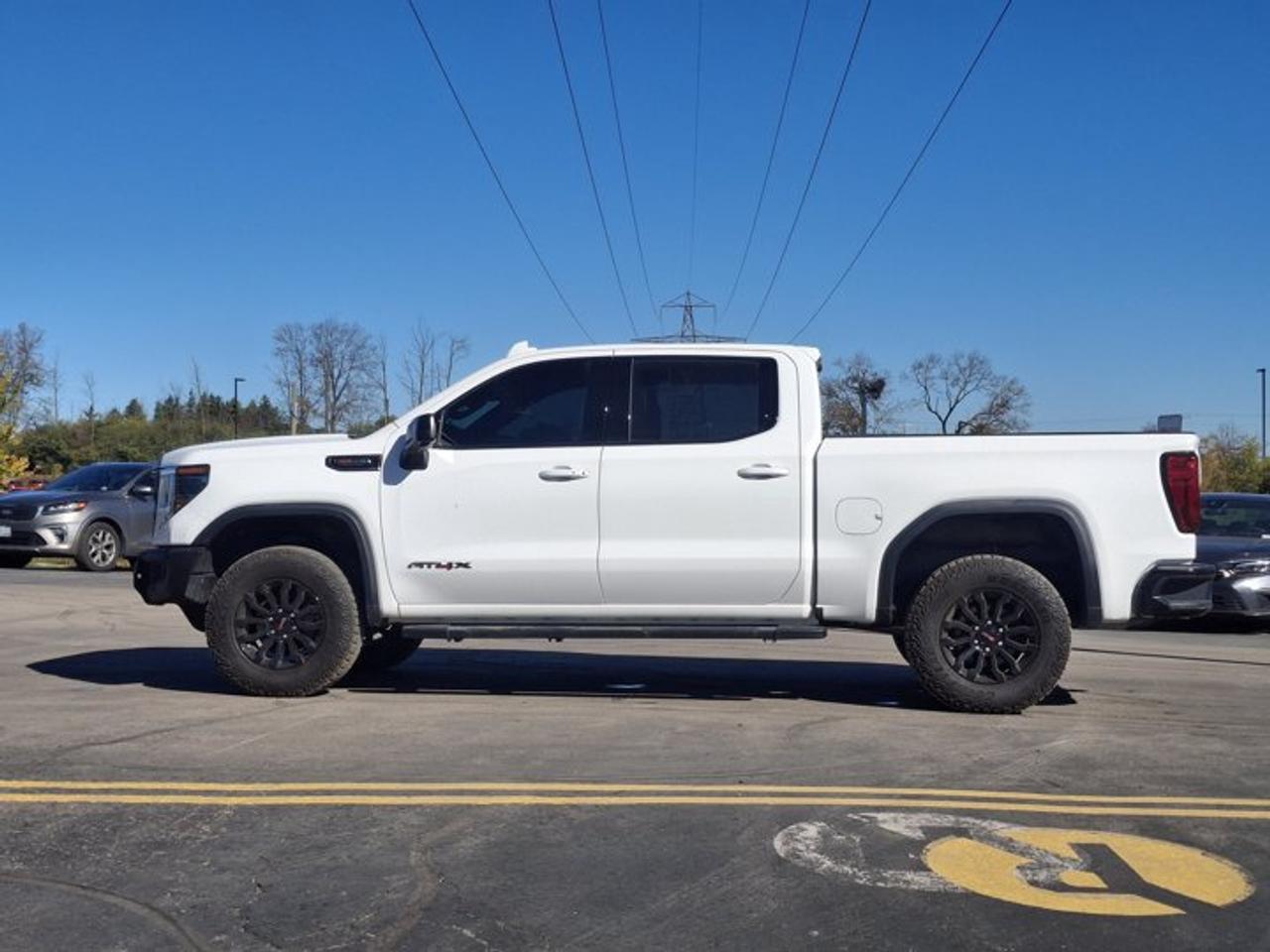 2023 GMC Sierra 1500 AT4X Crew 4X4 | 6.2L | Leather | Sunroof | Nav | HUD | 360 Camera | Cooled + Heated Seats and More ! Photo5