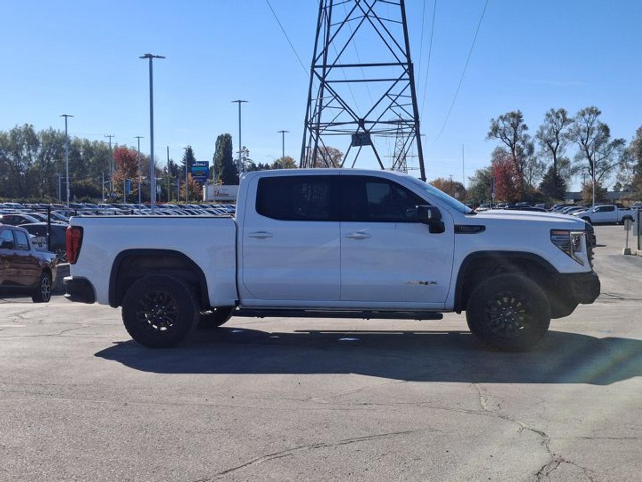 2023 GMC Sierra 1500 AT4X Crew 4X4 | 6.2L | Leather | Sunroof | Nav | HUD | 360 Camera | Cooled + Heated Seats and More ! Photo