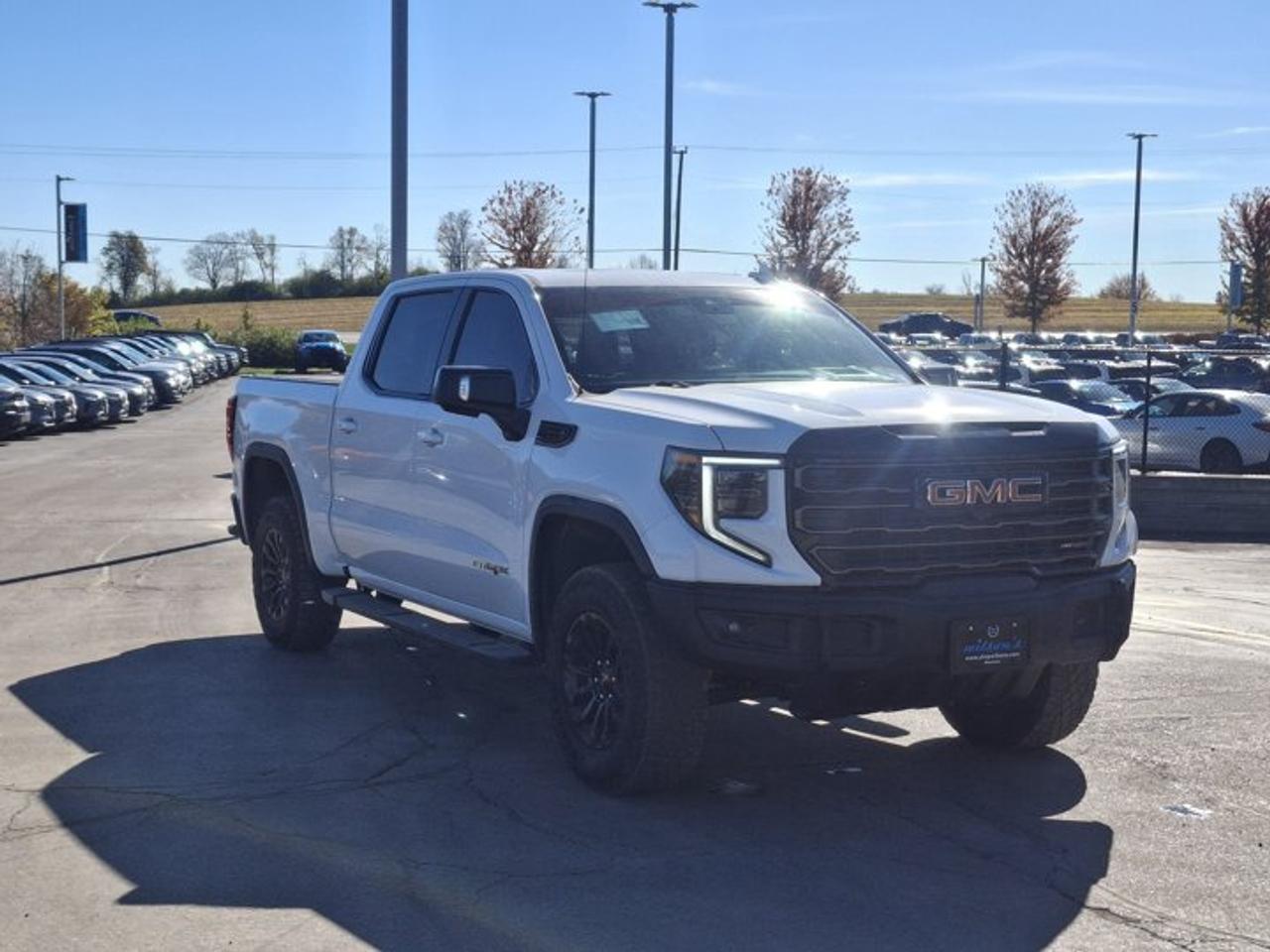 2023 GMC Sierra 1500 AT4X Crew 4X4 | 6.2L | Leather | Sunroof | Nav | HUD | 360 Camera | Cooled + Heated Seats and More ! Photo