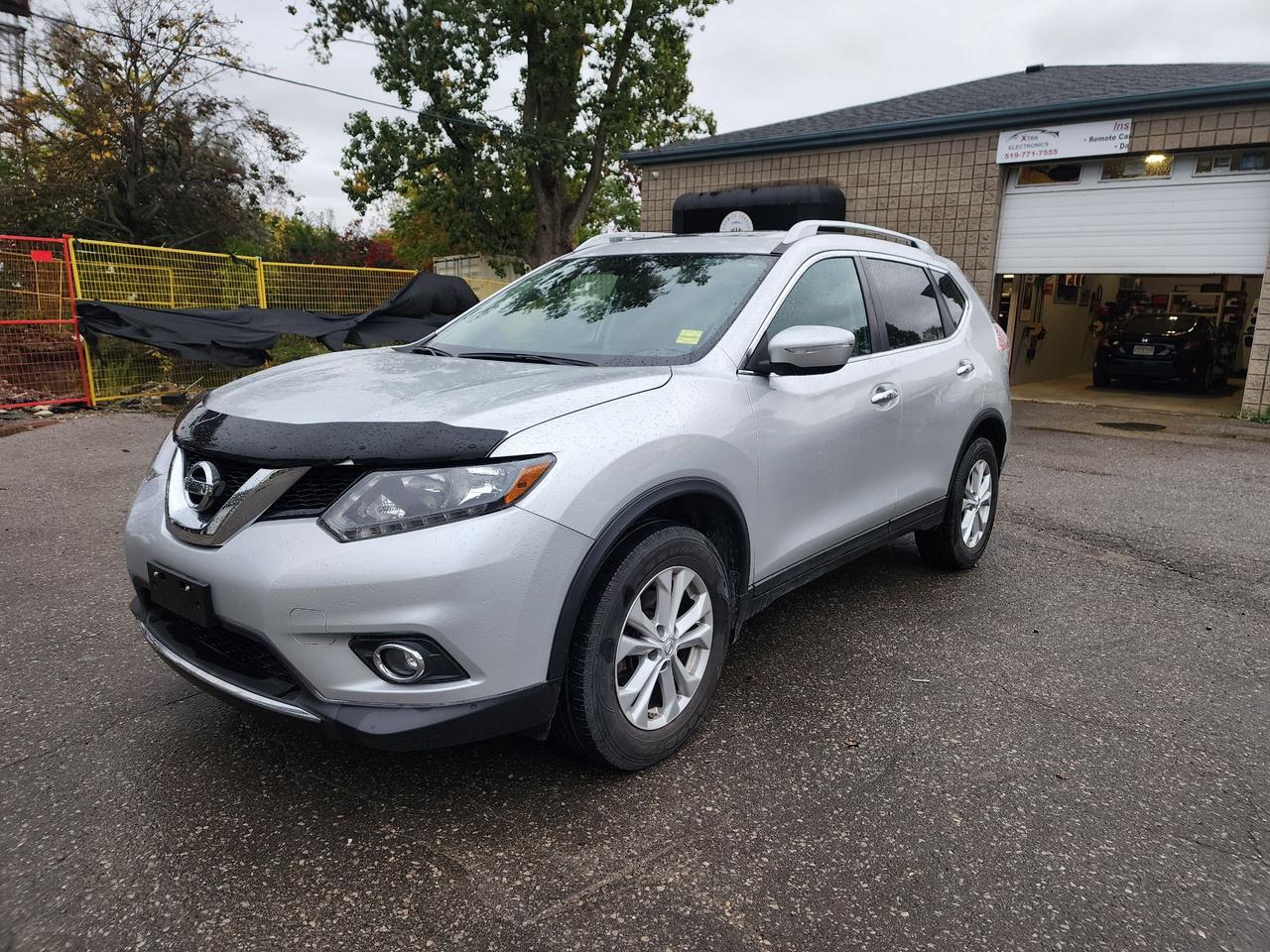 2015 Nissan Rogue SV l AWD l 21 Service Records l Nissan Serviced - Photo #1