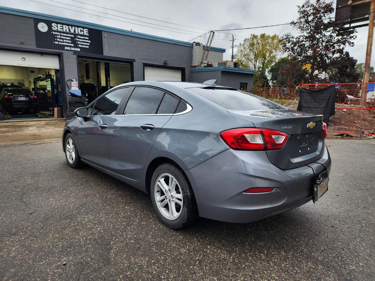 2018 Chevrolet Cruze LT l Clean Carfax l Low KMS l Reliable Photo