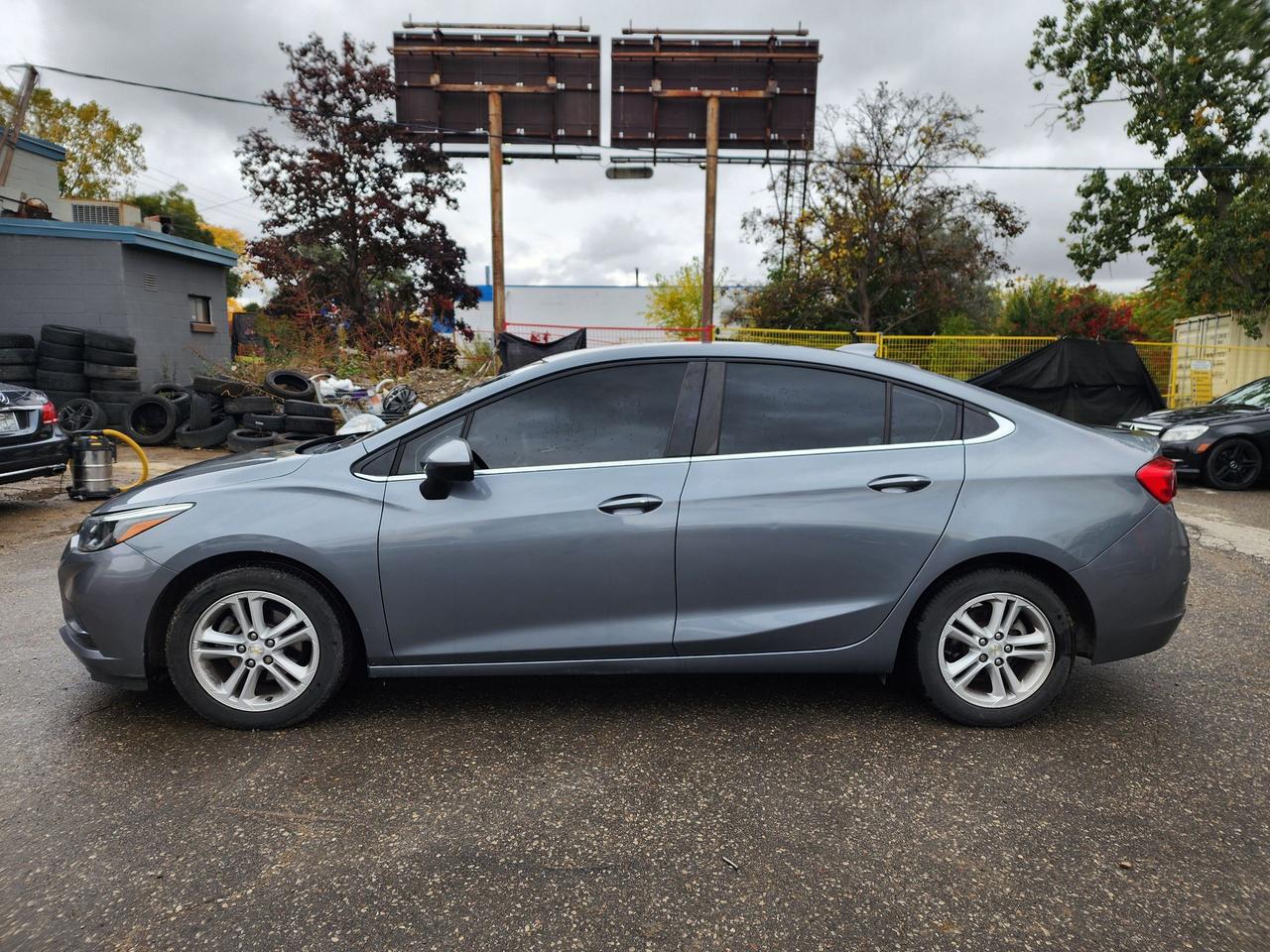 2018 Chevrolet Cruze LT l Clean Carfax l Low KMS l Reliable Photo3
