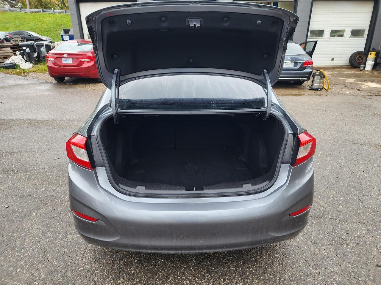 2018 Chevrolet Cruze LT l Clean Carfax l Low KMS l Reliable Photo