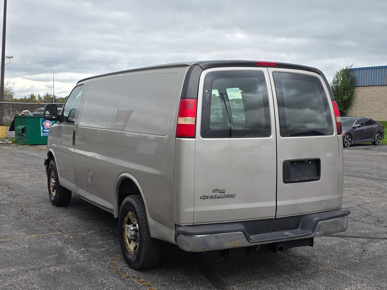 2009 Chevrolet Express Cargo Van RWD 2500 135" *CLEAN CARFAX* Photo