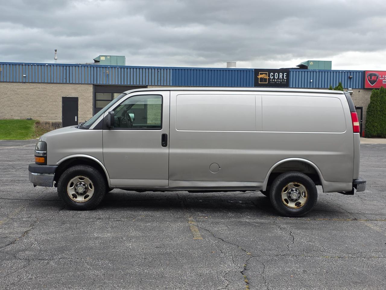2009 Chevrolet Express Cargo Van RWD 2500 135" *CLEAN CARFAX* Photo