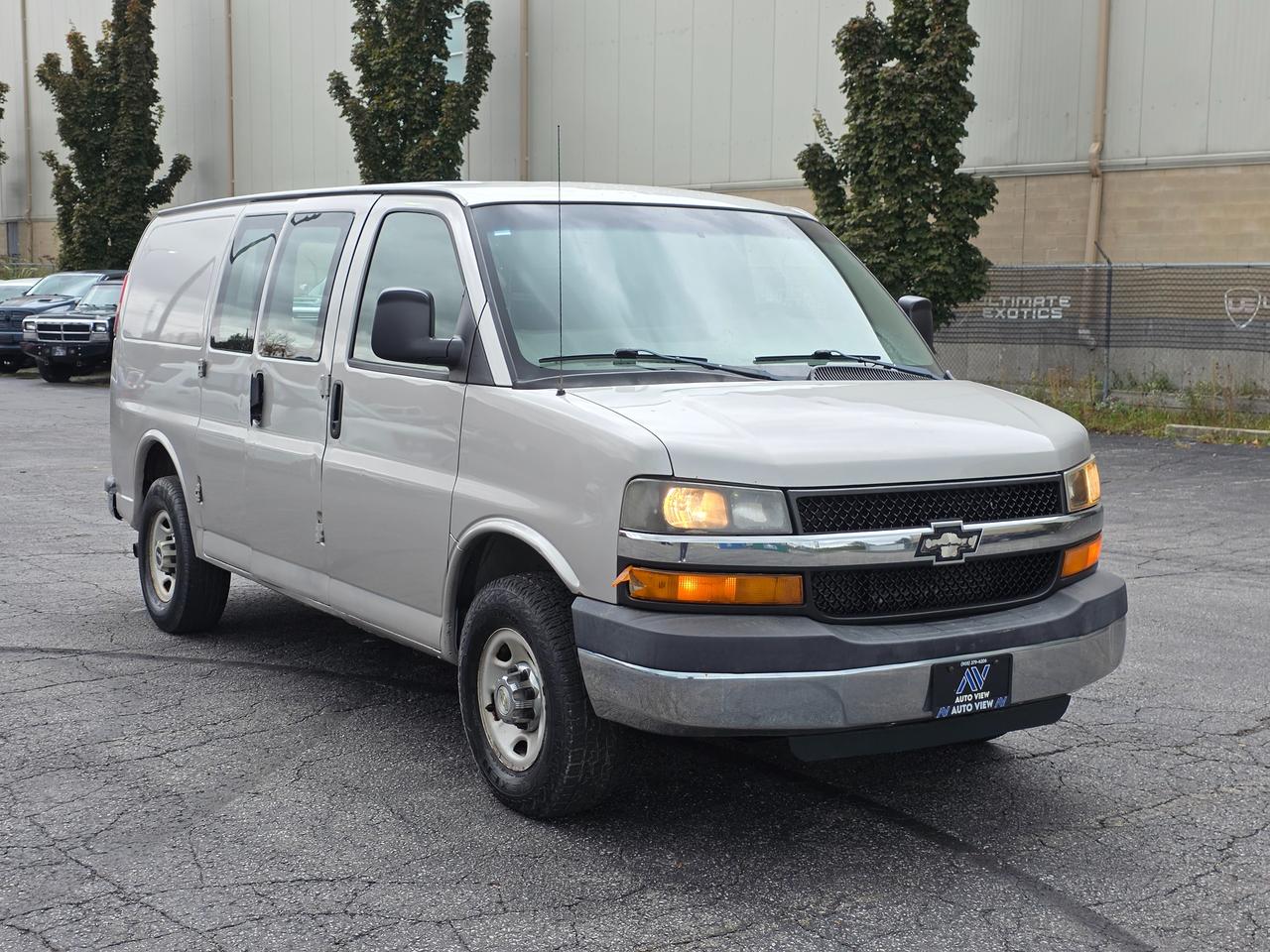 2009 Chevrolet Express Cargo Van RWD 2500 135" *CLEAN CARFAX* Photo2