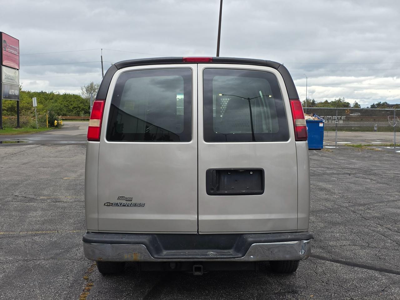 2009 Chevrolet Express Cargo Van RWD 2500 135" *CLEAN CARFAX* Photo