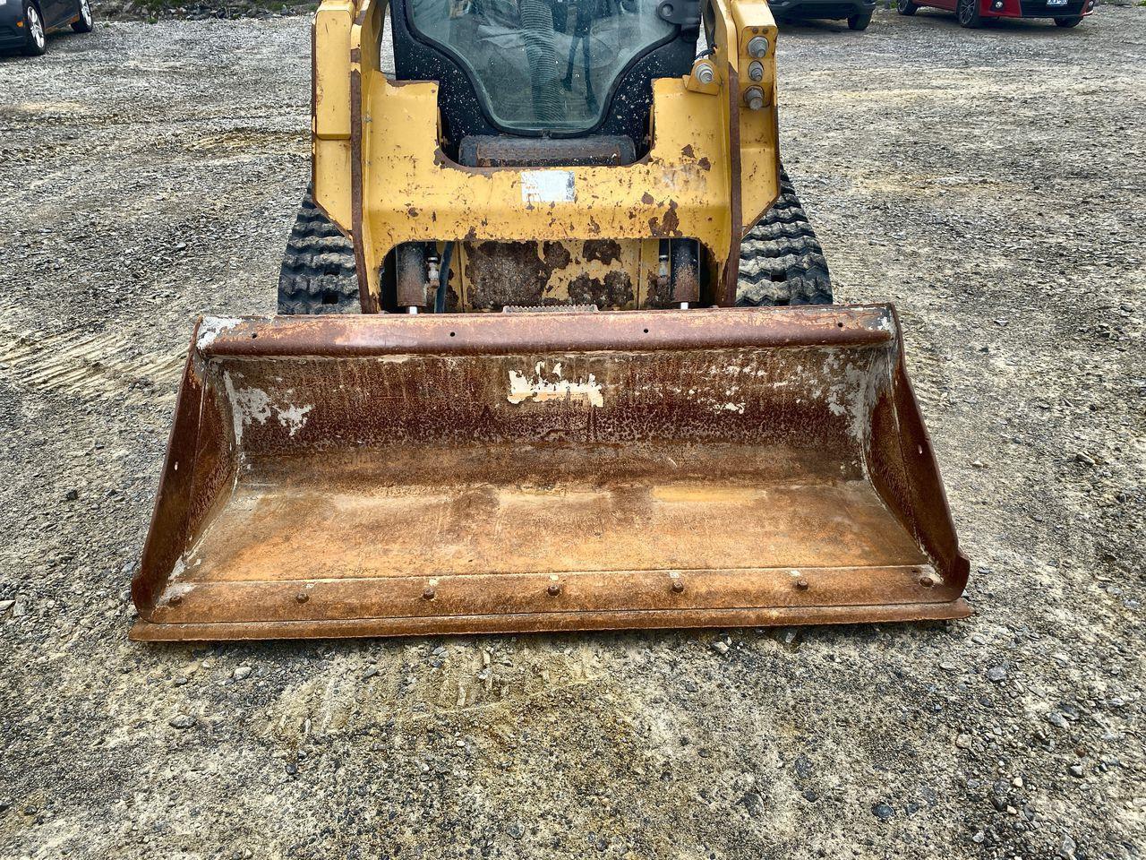 2015 CATERPILLAR 259DLRC COMPACT TRACK LOADER 6625 HRS - BKT - AUX HYD - A/C CAB - JOYSTICK STRG - REAR VIEW CAMERA Photo