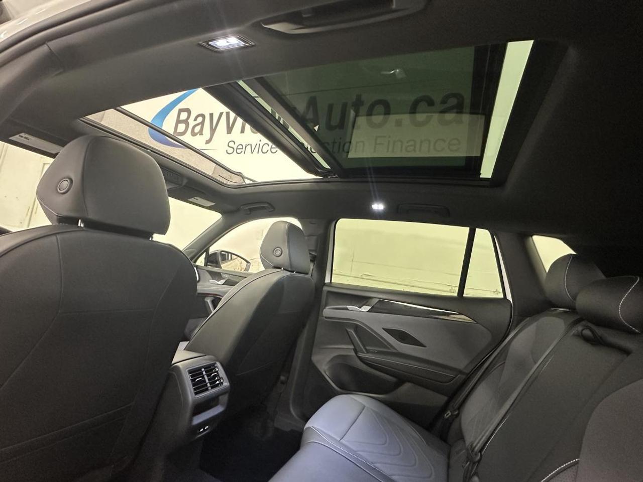 2026 Volkswagen Tiguan Comfortline R-Line Black Edition COMFORTLINE BLACK EDITION/4MOTION/PANOROOF/LEATHER/20KM! Photo