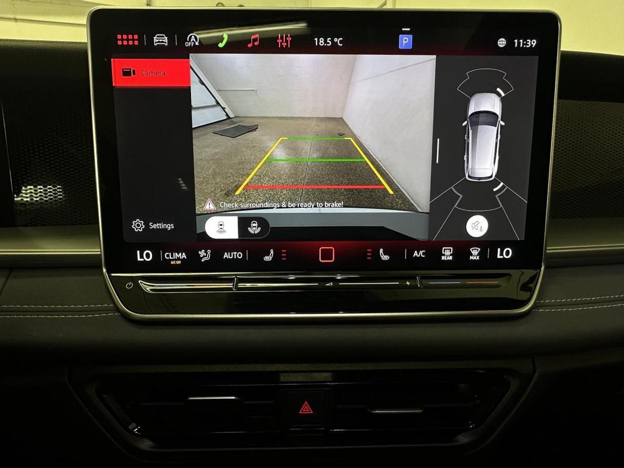 2026 Volkswagen Tiguan Comfortline R-Line Black Edition COMFORTLINE BLACK EDITION/4MOTION/PANOROOF/LEATHER/20KM! Photo