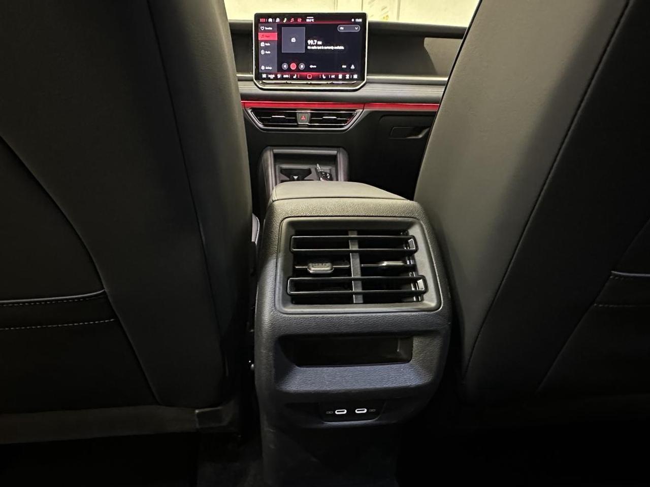 2026 Volkswagen Tiguan Comfortline R-Line Black Edition COMFORTLINE BLACK EDITION/4MOTION/PANOROOF/LEATHER/22KM! Photo