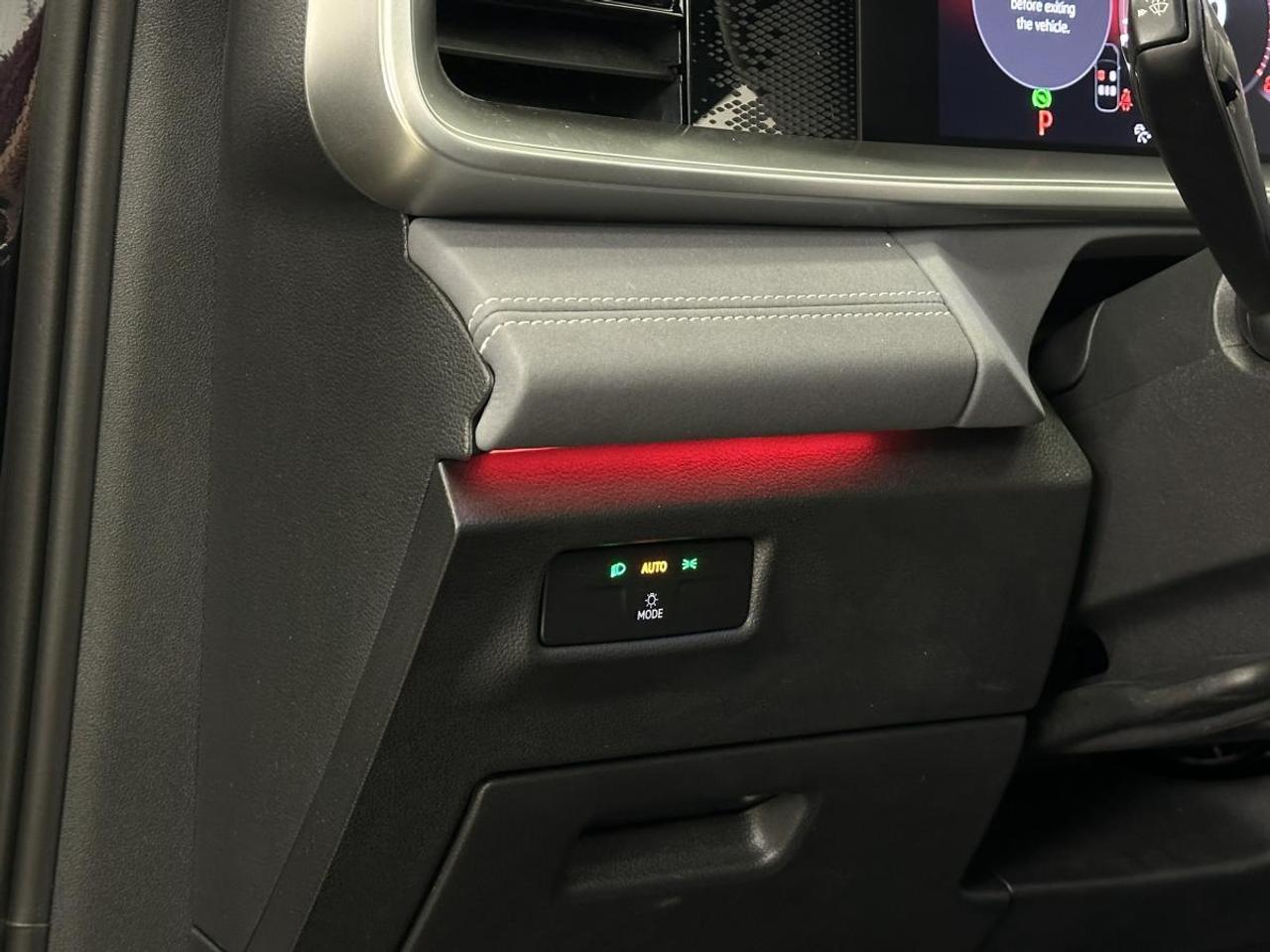 2026 Volkswagen Tiguan Comfortline R-Line Black Edition COMFORTLINE BLACK EDITION/4MOTION/PANOROOF/LEATHER/22KM! Photo