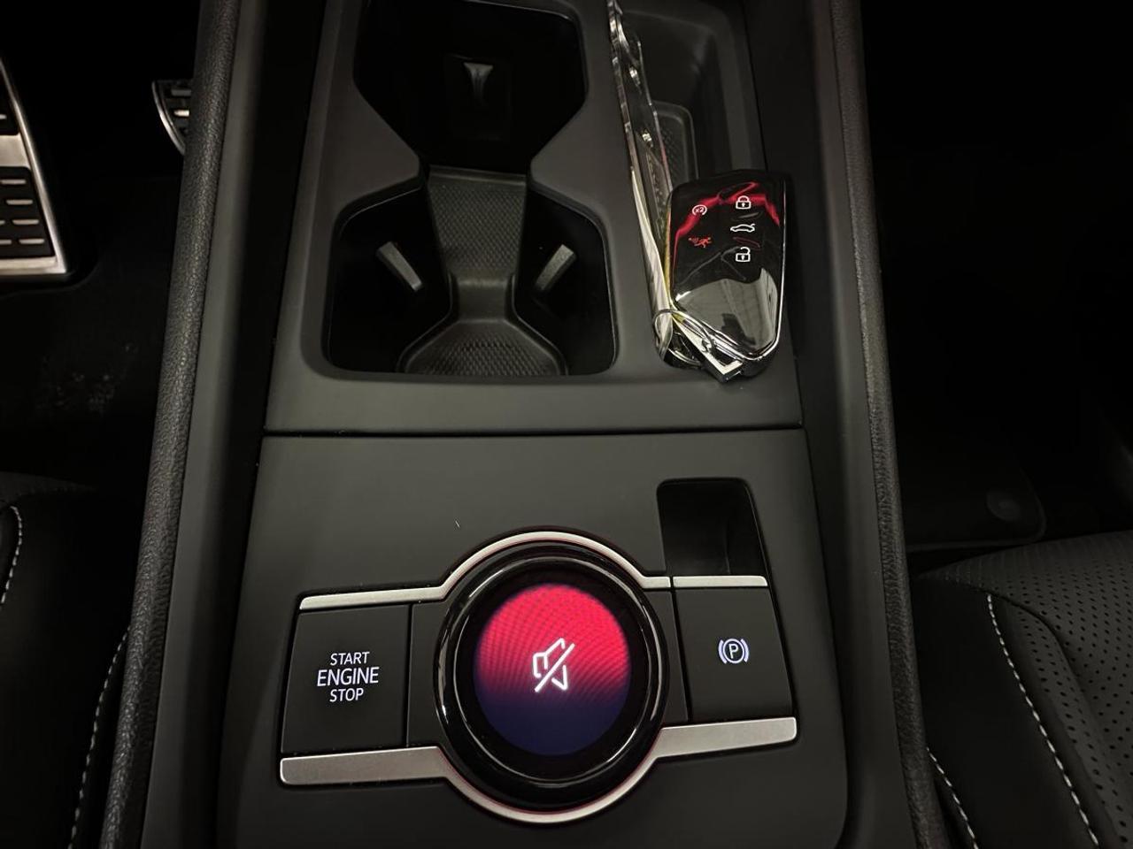 2026 Volkswagen Tiguan Comfortline R-Line Black Edition COMFORTLINE BLACK EDITION/4MOTION/PANOROOF/LEATHER/22KM! Photo