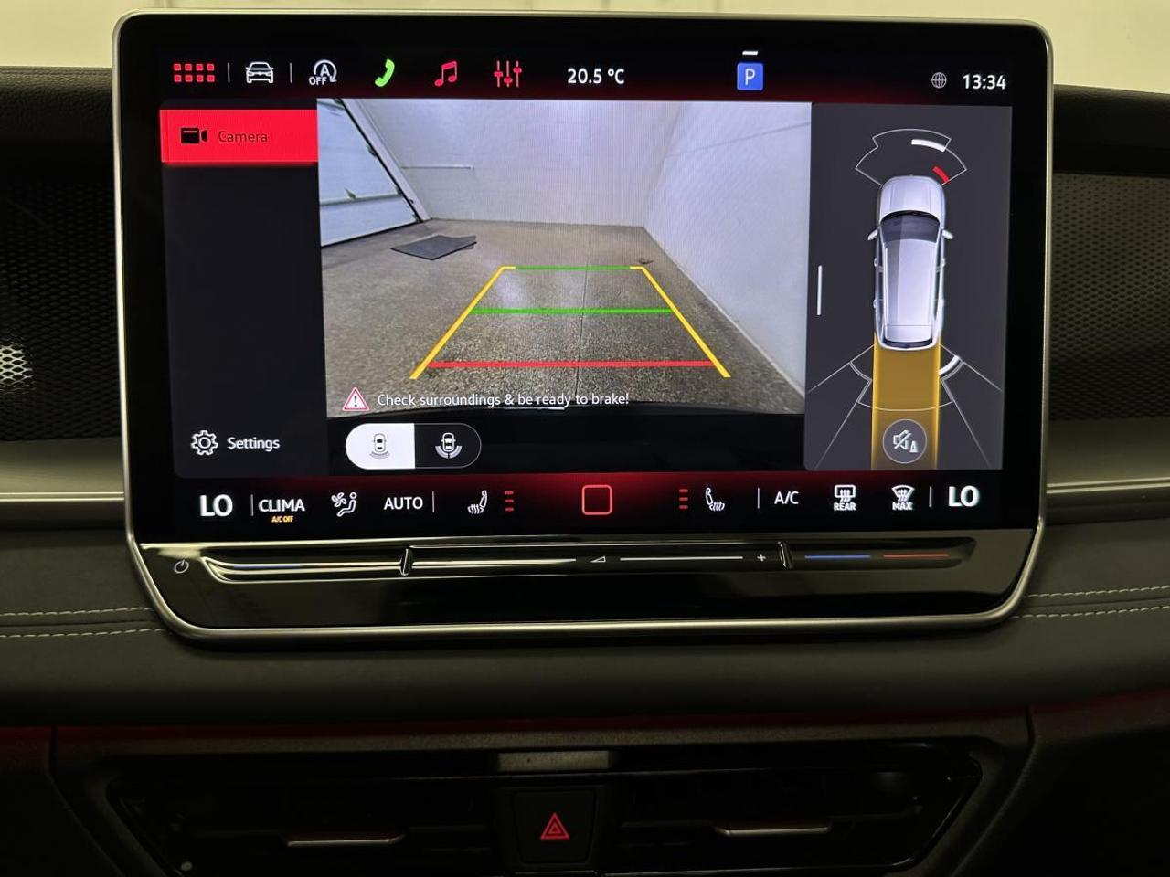 2026 Volkswagen Tiguan Comfortline R-Line Black Edition COMFORTLINE BLACK EDITION/4MOTION/PANOROOF/LEATHER/22KM! Photo