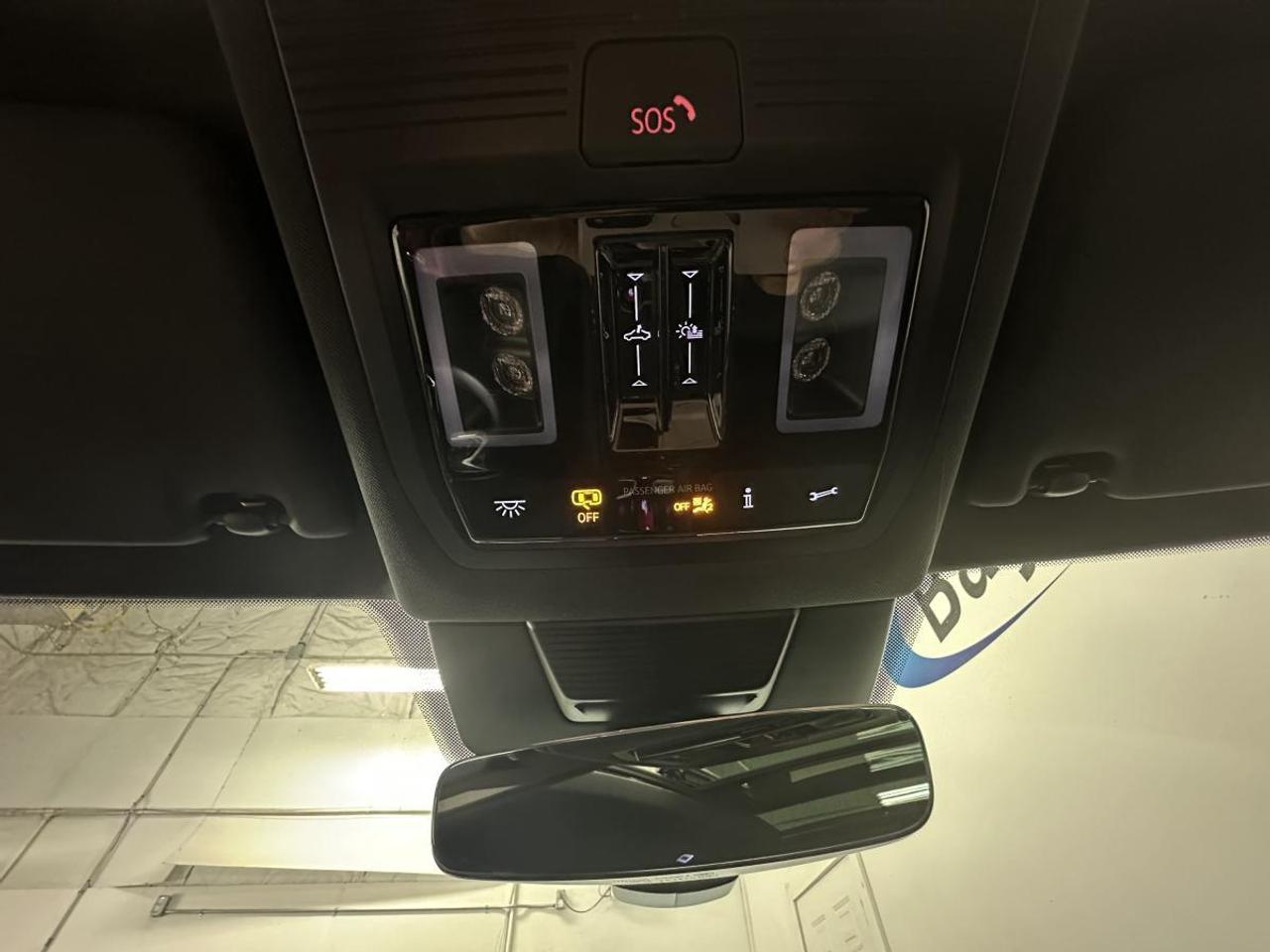 2026 Volkswagen Tiguan Comfortline R-Line Black Edition COMFORTLINE BLACK EDITION/4MOTION/PANOROOF/LEATHER/22KM! Photo