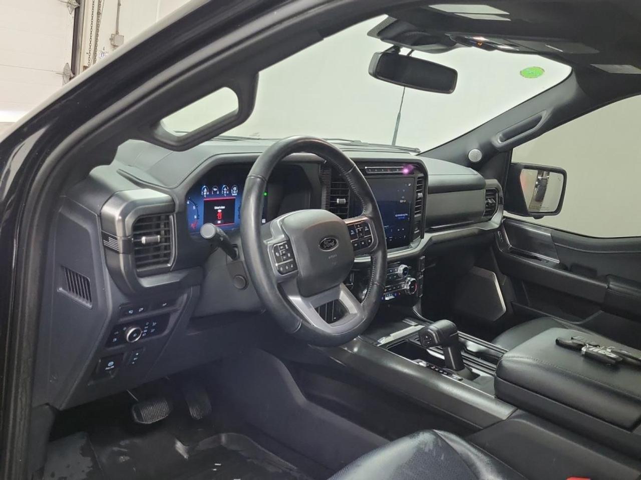 2024 Ford F-150 Lariat LARIAT/PWR BOOST/PANOROOF/LEATHER/NAVI/OFF 1 OWNER LEASE! Photo5