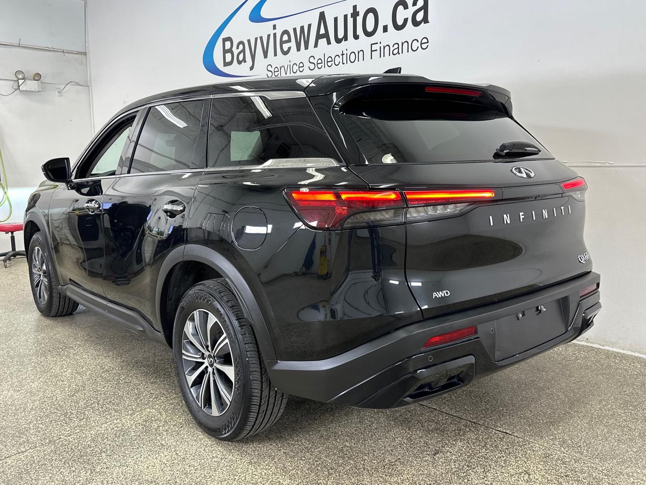 2024 Infiniti QX60 Pure PURE/AWD/7-PASSENGER/LEATHER/ROOF/OFF 1 OWNER LEASE! Photo