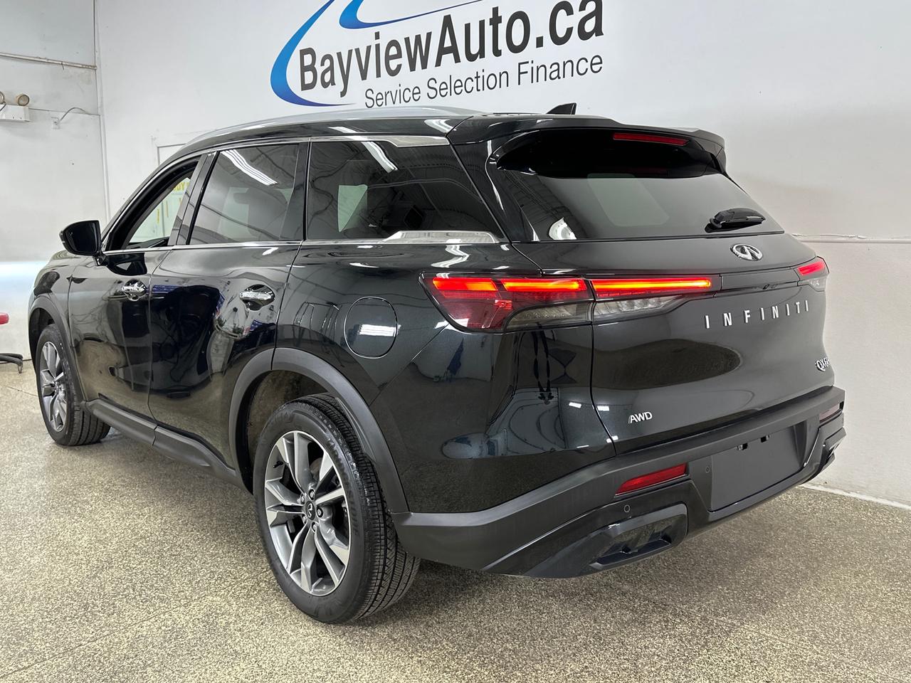 2024 Infiniti QX60 Luxe LUXE/AWD/7-PASSENGER/LEATHER/ROOF/NAV/OFF 1 OWNER LEASE! Photo4