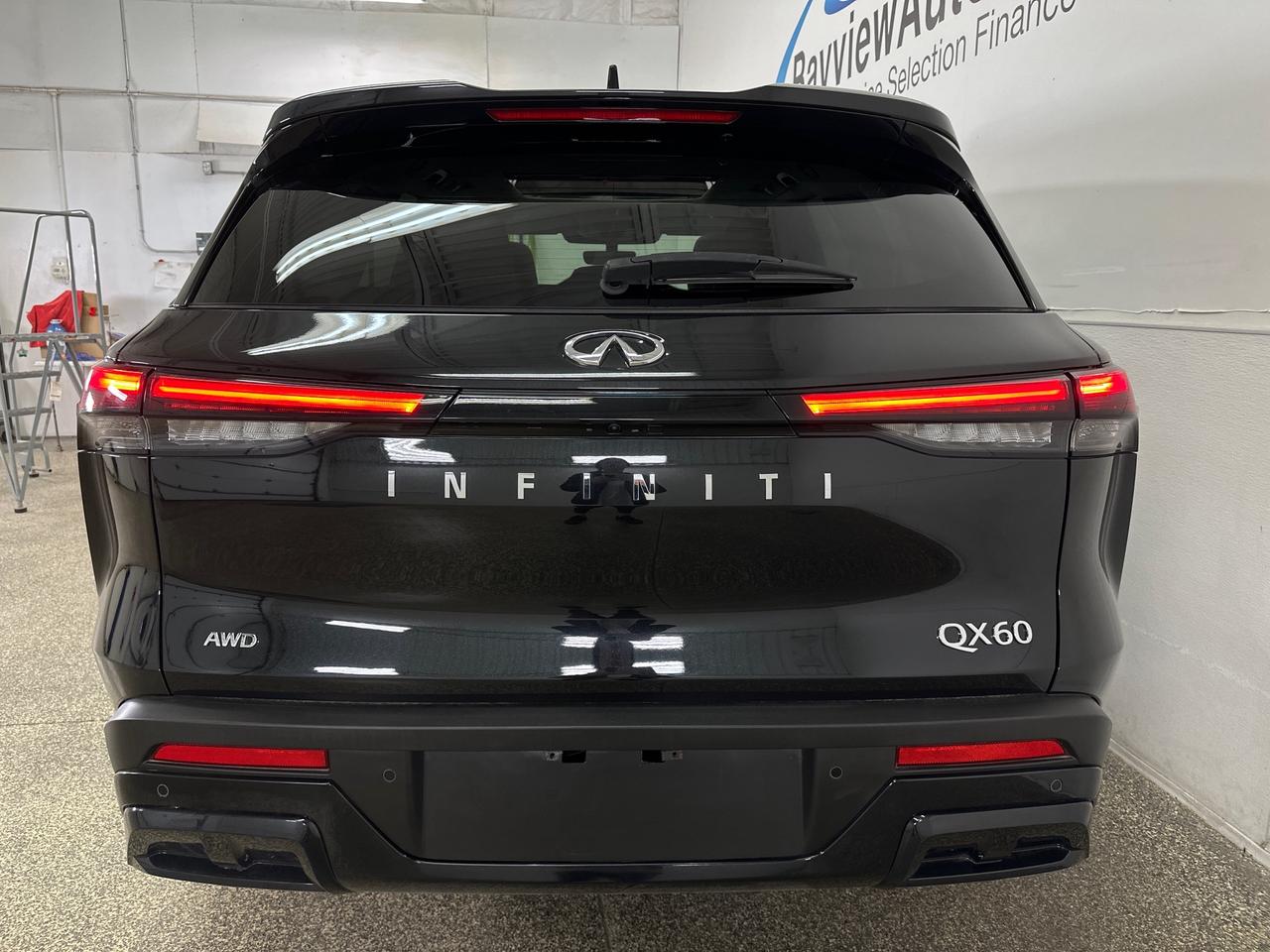 2024 Infiniti QX60 Luxe LUXE/AWD/7-PASSENGER/LEATHER/ROOF/NAV/OFF 1 OWNER LEASE! Photo